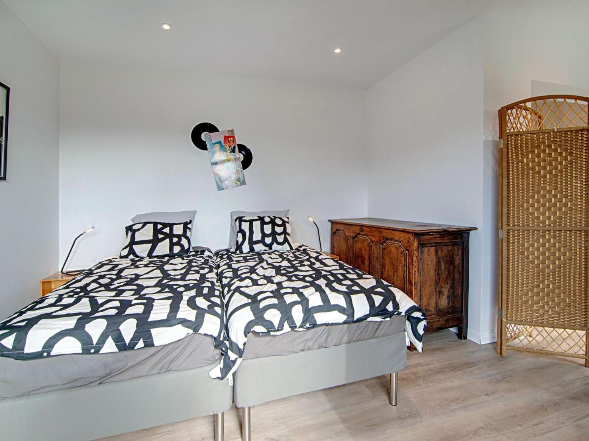 Beautiful And Spacious Holiday Home With P Tanque Court And Countryside Views Somme-Leuze Kamer foto